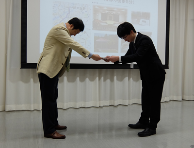 photo1